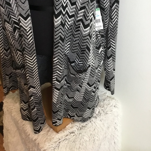 SIMPLY Emma black white 1X Cardigan w/pockets - Picture 8 of 14